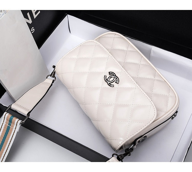 2024 New Women's Genuine Leather Handbag. Fashionable, high-end, simple, quilted and with chain strap for crossbody.