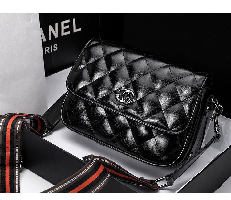 2024 New Women's Genuine Leather Handbag. Fashionable, high-end, simple, quilted and with chain strap for crossbody.