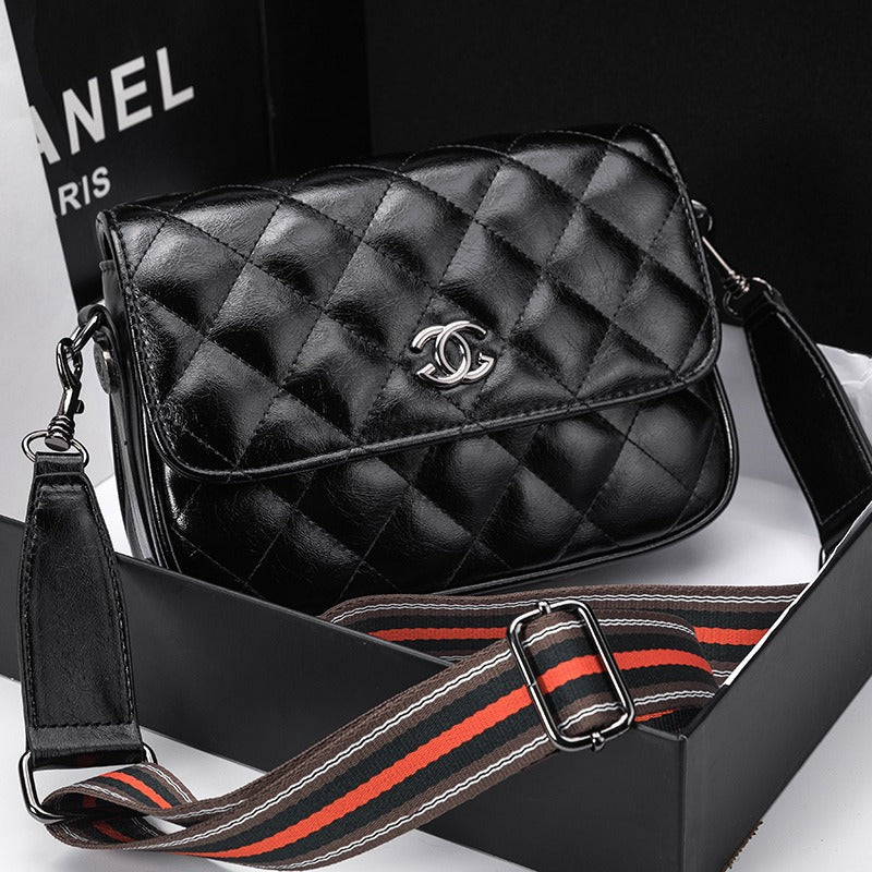 2024 New Women's Genuine Leather Handbag. Fashionable, high-end, simple, quilted and with chain strap for crossbody.